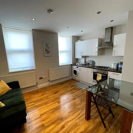 Stunning Luxury One Bedroom Serviced Apartment - Central London